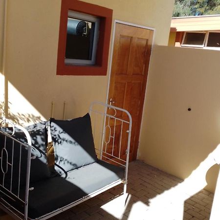 Larochelle Guesthouse Keetmanshoop Ruang foto