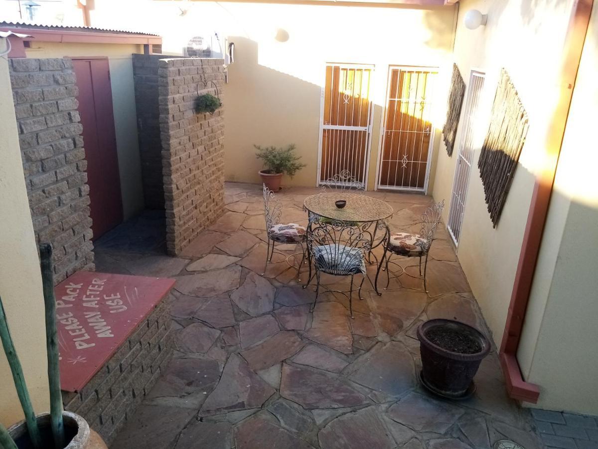 Larochelle Guesthouse Keetmanshoop Bagian luar foto