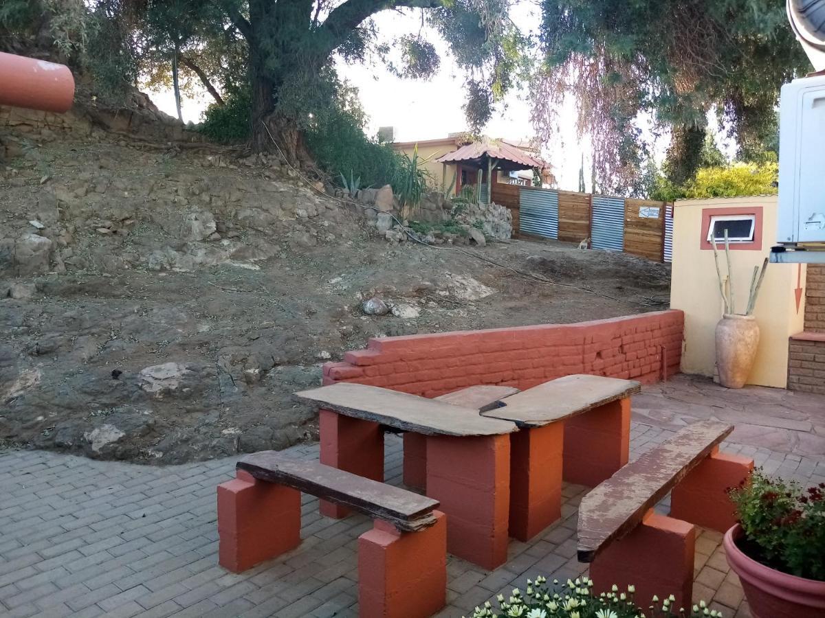 Larochelle Guesthouse Keetmanshoop Bagian luar foto
