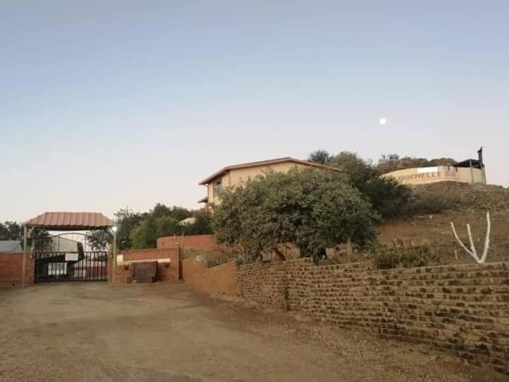 Larochelle Guesthouse Keetmanshoop Bagian luar foto