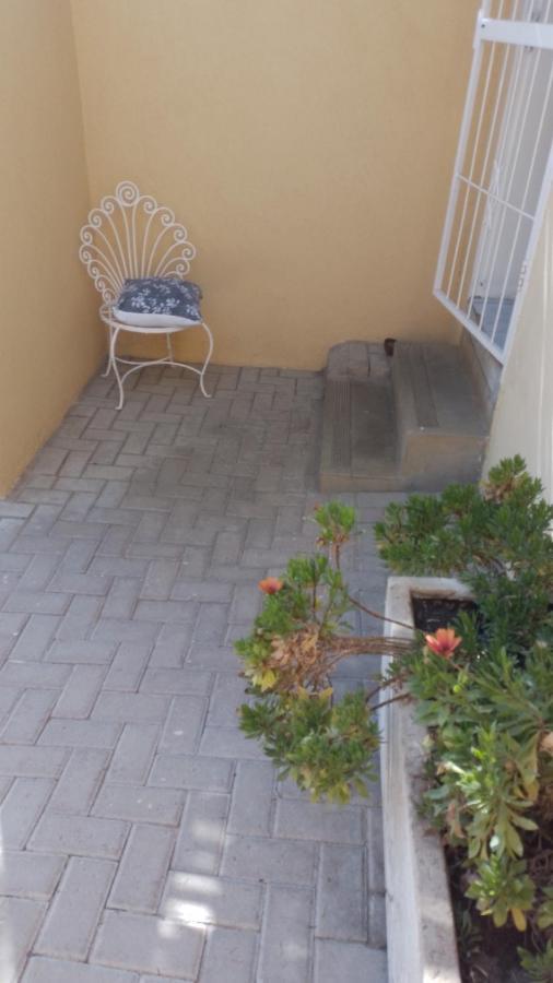 Larochelle Guesthouse Keetmanshoop Bagian luar foto