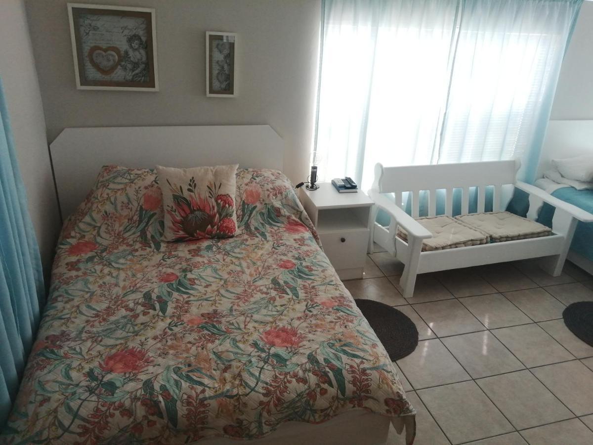 Larochelle Guesthouse Keetmanshoop Ruang foto