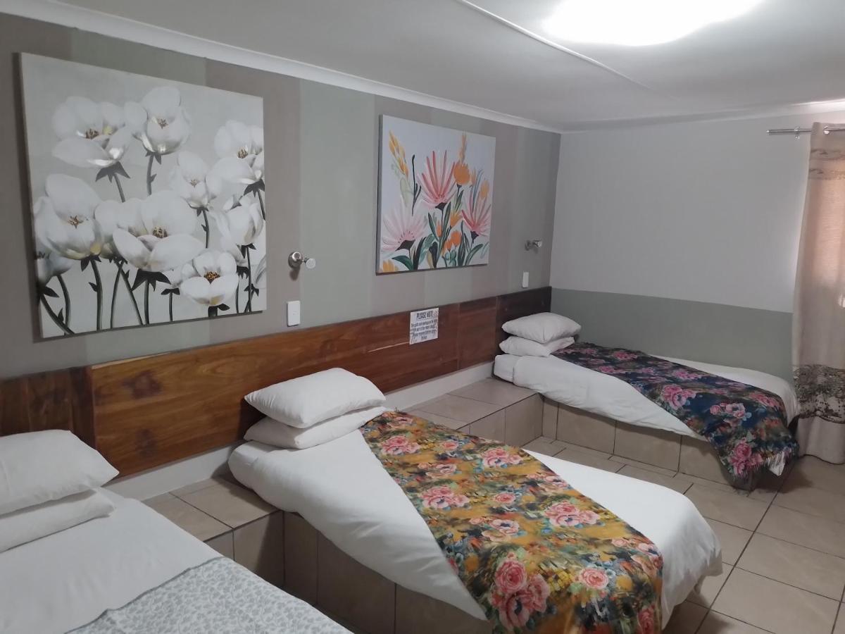 Larochelle Guesthouse Keetmanshoop Ruang foto