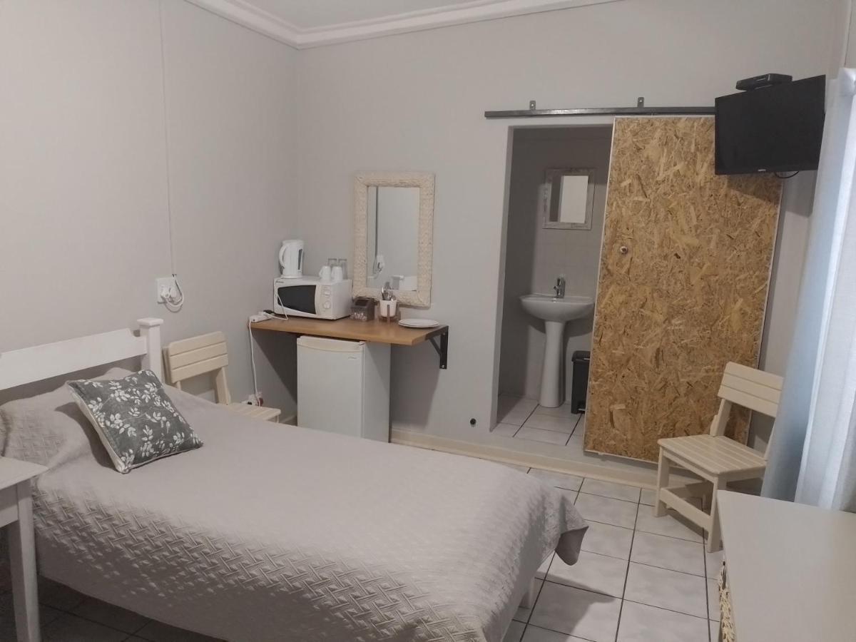Larochelle Guesthouse Keetmanshoop Bagian luar foto