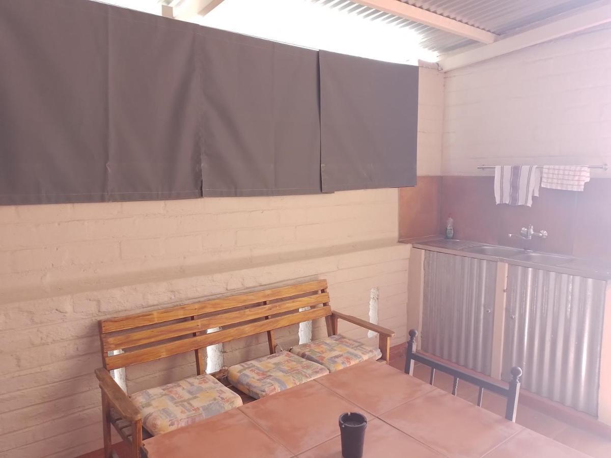 Larochelle Guesthouse Keetmanshoop Bagian luar foto