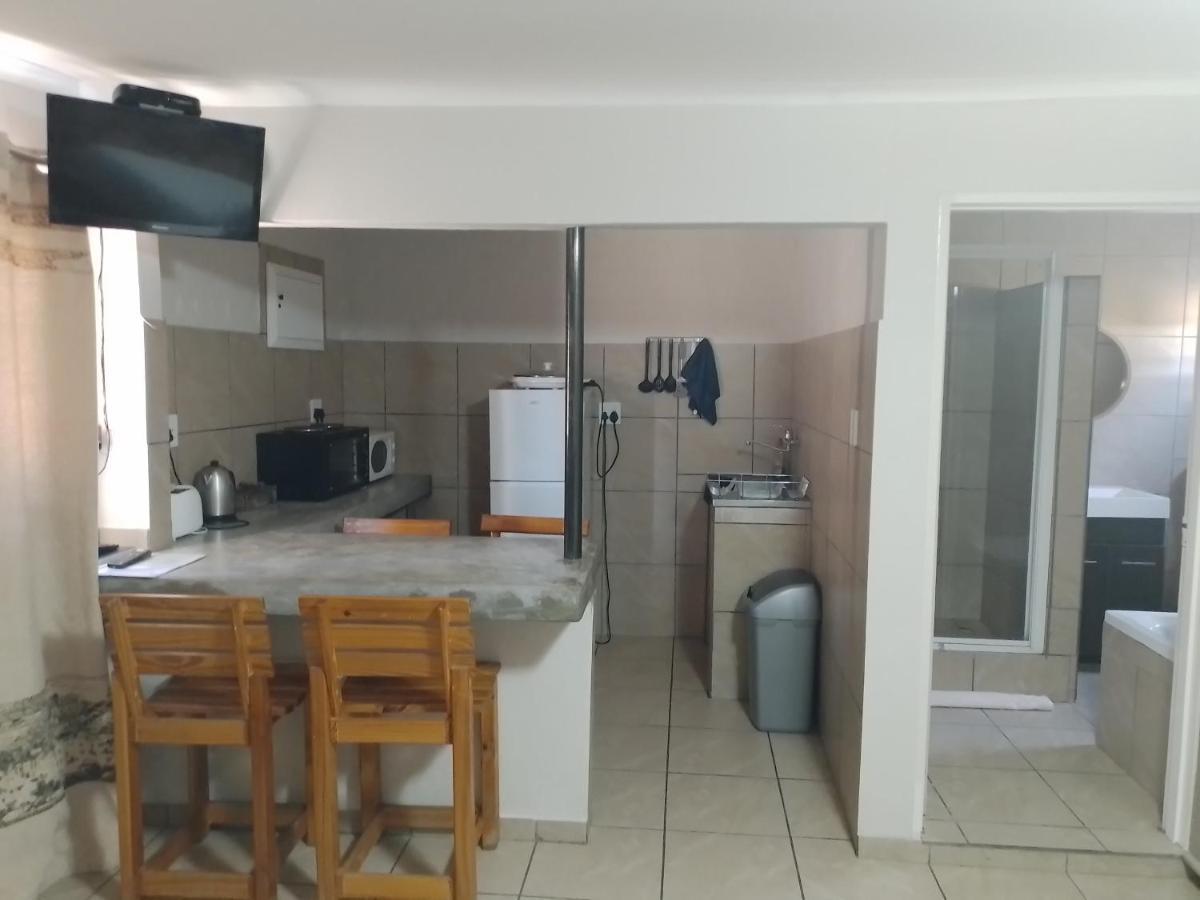 Larochelle Guesthouse Keetmanshoop Bagian luar foto