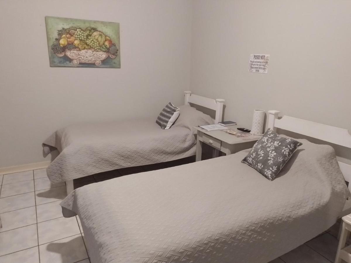 Larochelle Guesthouse Keetmanshoop Bagian luar foto