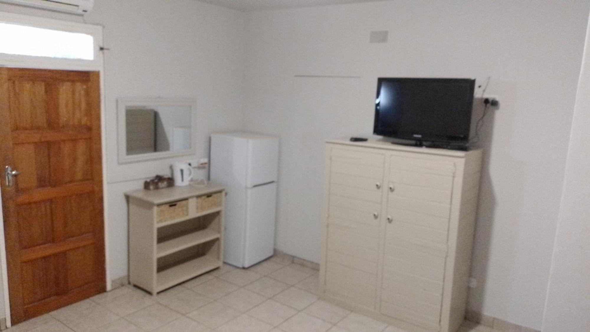 Larochelle Guesthouse Keetmanshoop Ruang foto