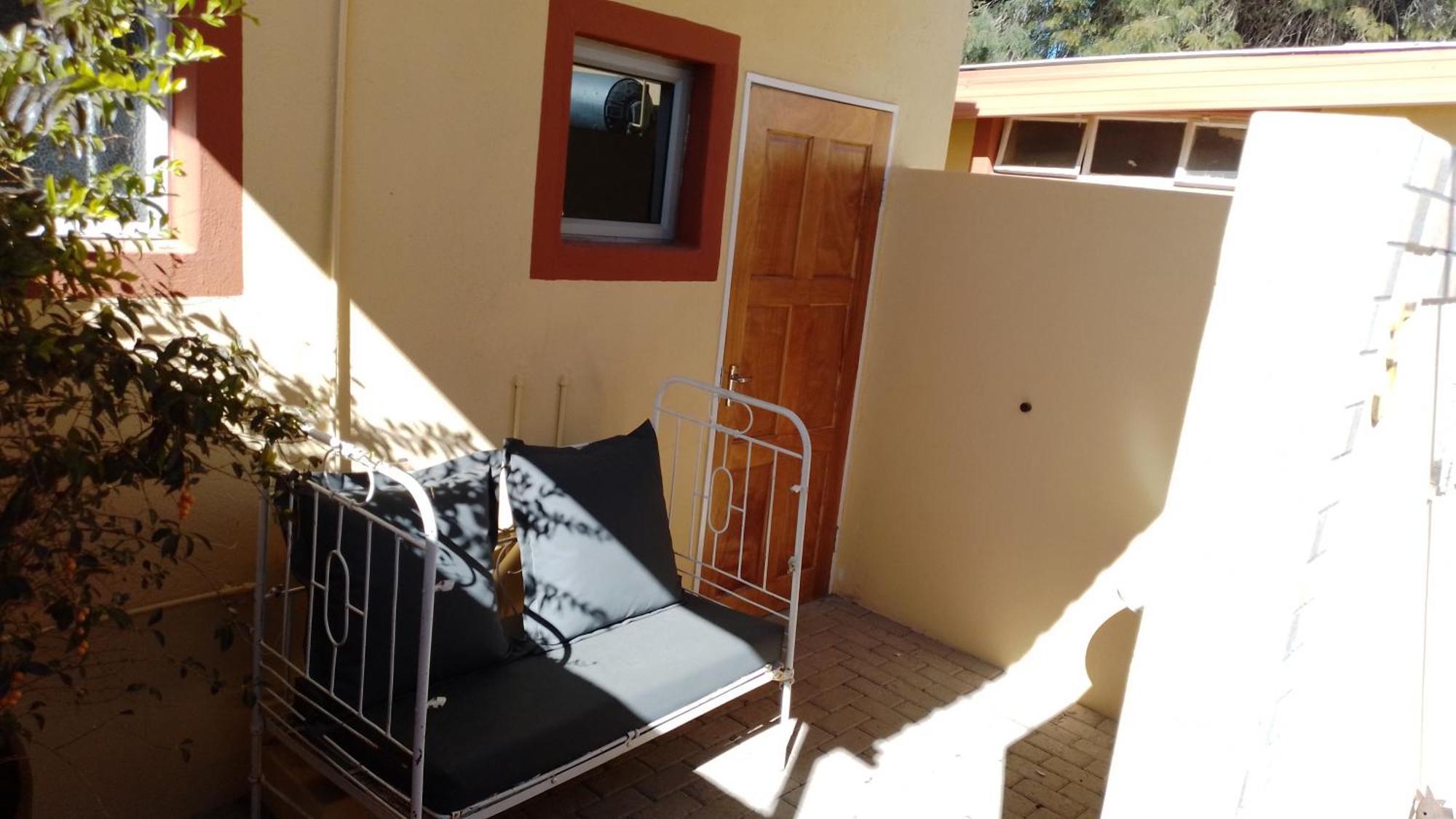 Larochelle Guesthouse Keetmanshoop Ruang foto