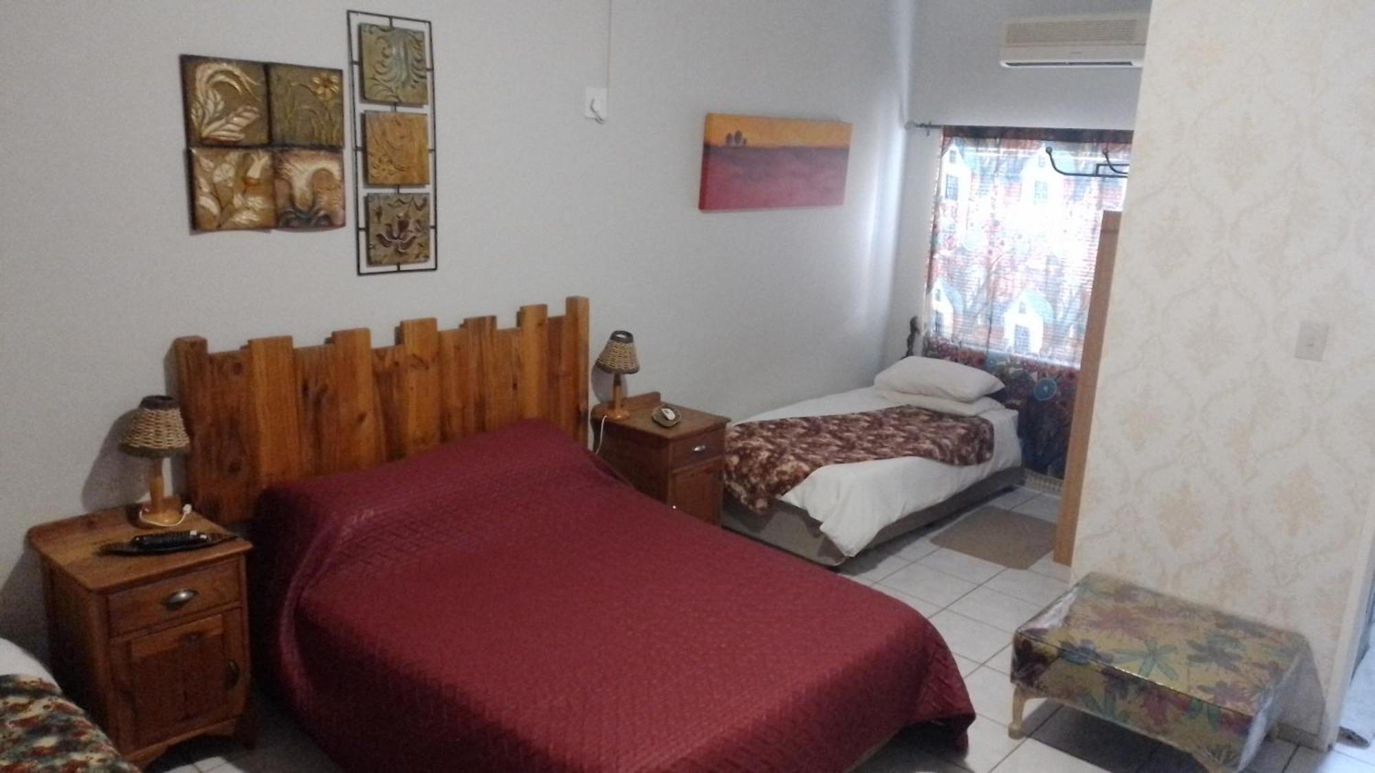 Larochelle Guesthouse Keetmanshoop Ruang foto