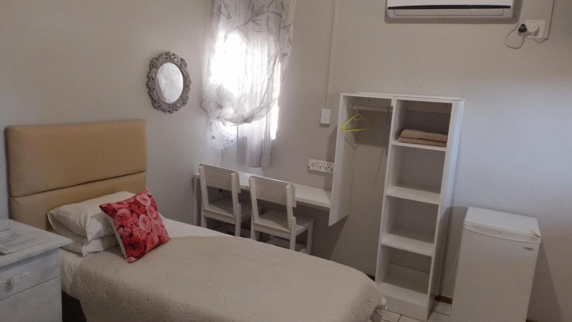 Larochelle Guesthouse Keetmanshoop Ruang foto