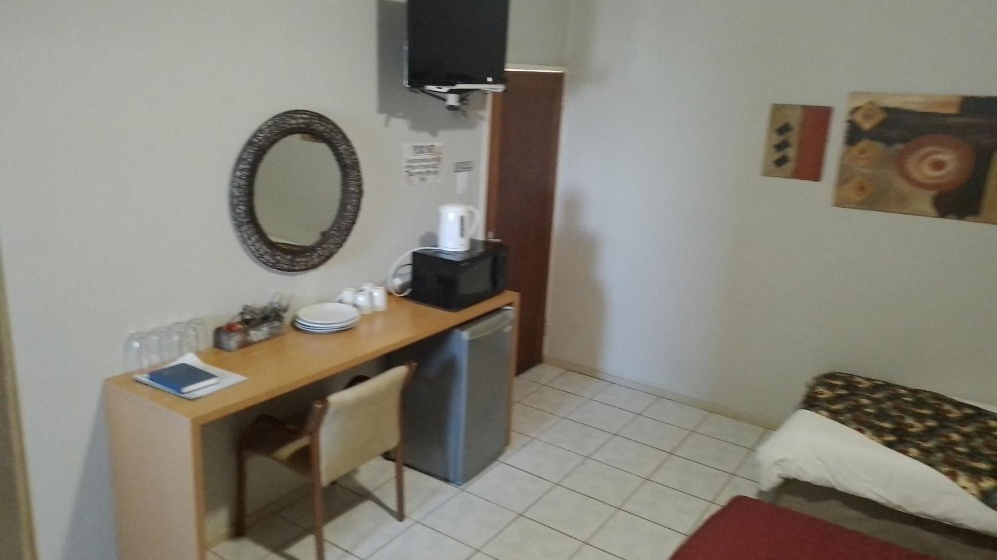 Larochelle Guesthouse Keetmanshoop Ruang foto