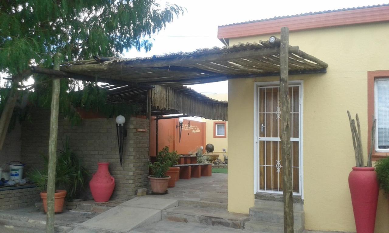 Larochelle Guesthouse Keetmanshoop Bagian luar foto