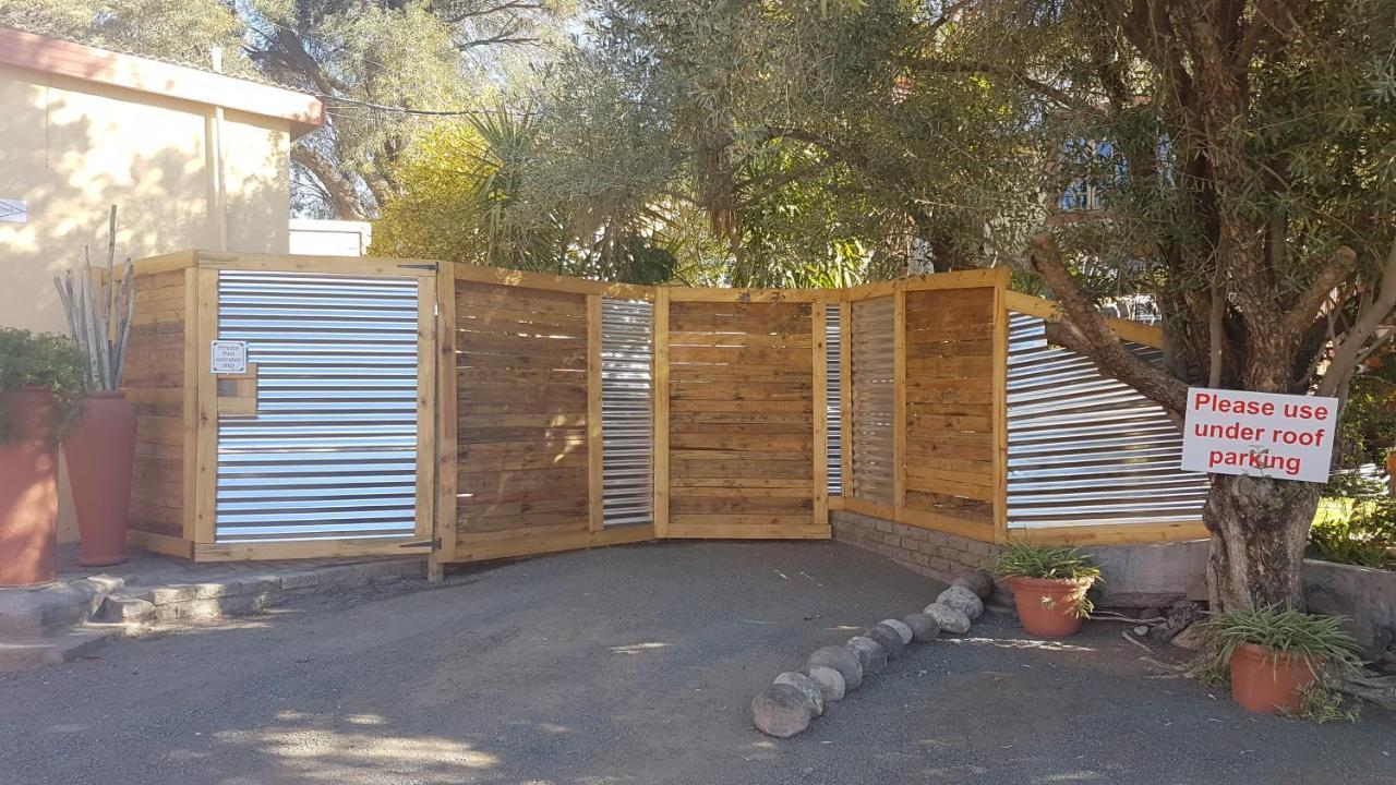 Larochelle Guesthouse Keetmanshoop Bagian luar foto